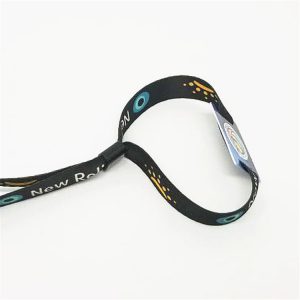 Dual frequency woven fabric wristband with Ntag216 and UHF H3 for payment